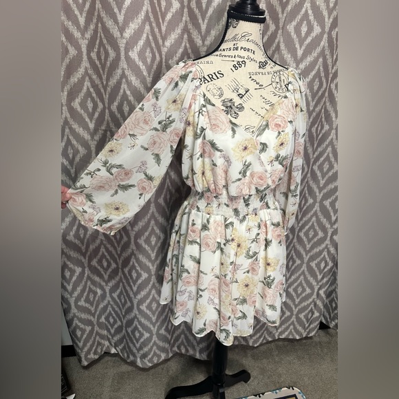 She + Sky Floral Romper - Picture 2 of 6